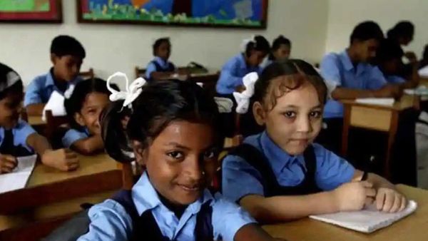 সৈনিক স্কুলে ২৭% আসন সংরক্ষিত করা হবে অন্যান্য অনগ্রসর শ্রেণির (OBCs) জন্য। সৈনিক স্কুলে ২৭% আসন সংরক্ষিত করা হবে অন্যান্য অনগ্রসর শ্রেণির (OBCs) জন্য।