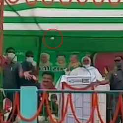 নীতিশকে লক্ষ্য করে ছোড়া হচ্ছে পেঁয়াজ (ছবি সৌজন্য এএনআই)