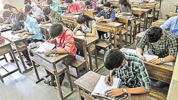 সবকিছু ঠিকঠাক থাকলে আগামী ৬ ডিসেম্বর ক্লার্কশিপ মেইন পরীক্ষা নেওয়া হতে পারে৷ সবকিছু ঠিকঠাক থাকলে আগামী ৬ ডিসেম্বর ক্লার্কশিপ মেইন পরীক্ষা নেওয়া হতে পারে৷