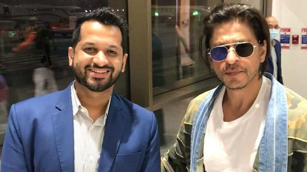 দেশে ফেরার আগে দুবাইয়ে শাহরুখ খান (ছবি সৌজন্য টুইটার) দেশে ফেরার আগে দুবাইয়ে শাহরুখ খান (ছবি সৌজন্য টুইটার)