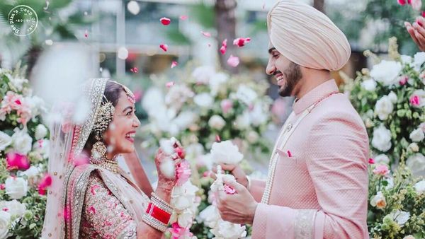 বিমানবন্দর থেকে হোটেলের ঘর - মধুচন্দ্রিমায় ভরপুর রোমান্স নেহার (ছবি সৌজন্য ইনস্টাগ্রাম nehakakkar) বিমানবন্দর থেকে হোটেলের ঘর - মধুচন্দ্রিমায় ভরপুর রোমান্স নেহার (ছবি সৌজন্য ইনস্টাগ্রাম nehakakkar)