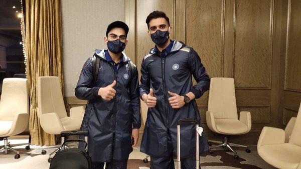 কালো পিপিই কিটে বিরাটরা। ছবি- টুইটার (BCCI)। কালো পিপিই কিটে বিরাটরা। ছবি- টুইটার (BCCI)।