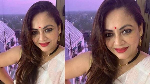 এবার পরিচালকের ভূমিকায় শ্রীলেখা (ছবি-ফেসবুক) এবার পরিচালকের ভূমিকায় শ্রীলেখা (ছবি-ফেসবুক)