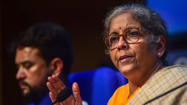 কেন্দ্রীয় অর্থমন্ত্রী নির্মলা সীতারামন (ছবি সৌজন্য পিটিআই) কেন্দ্রীয় অর্থমন্ত্রী নির্মলা সীতারামন (ছবি সৌজন্য পিটিআই)