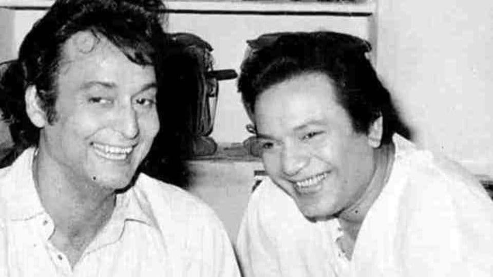 উত্তম না সৌমিত্র বাঙালির সেরা রোম্যান্টিক হিরো কে? কিছু প্রশ্নের উত্তর অধরাই থাক - Two Icon of Bengali Cinema Uttam Kumar and Soumitra Chatterjee and their never ending Saga of love ...