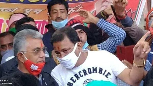 সোমবার সকালে বারাসতে বিজেপির রাজ্য সভাপতি দিলীপ ঘোষ ও দলের বারাসত সাংগঠনিক জেলার সভাপতি শংকর চট্টোপাধ্যায়। সোমবার সকালে বারাসতে বিজেপির রাজ্য সভাপতি দিলীপ ঘোষ ও দলের বারাসত সাংগঠনিক জেলার সভাপতি শংকর চট্টোপাধ্যায়।