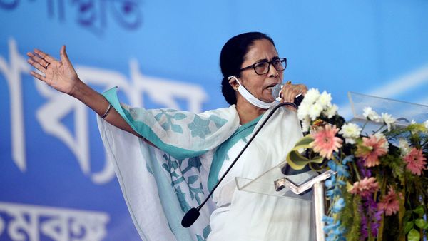 মমতা বন্দ্যোপাধ্যায় (ছবিটি প্রতীকী, সৌজন্য এএনআই) মমতা বন্দ্যোপাধ্যায় (ছবিটি প্রতীকী, সৌজন্য এএনআই)