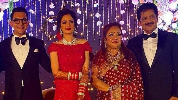 আদিত্য নারায়ণ ও শ্বেতা আগারওয়ালের রিসেপশন (ছবি ইনস্টাগ্রাম) আদিত্য নারায়ণ ও শ্বেতা আগারওয়ালের রিসেপশন (ছবি ইনস্টাগ্রাম)