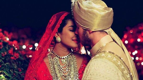 প্রিয়াঙ্কা চোপড়া ও নিক জোনাসের বিবাহের মুহূর্তের ছবি (ছবি-ইনস্টাগ্রাম) প্রিয়াঙ্কা চোপড়া ও নিক জোনাসের বিবাহের মুহূর্তের ছবি (ছবি-ইনস্টাগ্রাম)