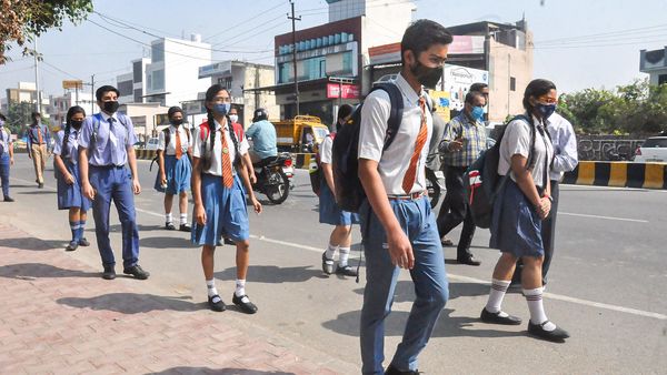 আংশিকভাবে স্কুল খোলার আর্জি জানিয়ে রাজ্যগুলিকে চিঠি CISCE-র (ছবিটি প্রতীকী, সৌজন্য পিটিআই) আংশিকভাবে স্কুল খোলার আর্জি জানিয়ে রাজ্যগুলিকে চিঠি CISCE-র (ছবিটি প্রতীকী, সৌজন্য পিটিআই)