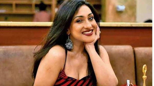 ক্রপ টপে বিকেলের পড়ন্ত রোদে গায়ে মেখে টাইটানিকের গানে নাচলেন ঋতুপর্ণা সেনগুপ্ত, বায়োস্কোপ নিউজ