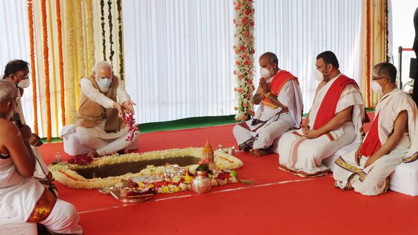 শিল্যানাস অনুষ্ঠানে নরেন্দ্র মোদী (PTI) শিল্যানাস অনুষ্ঠানে নরেন্দ্র মোদী (PTI)