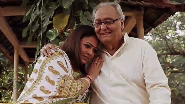 অভিনেতা সৌমিত্র চট্টোপাধ্যায় ও অভিনেত্রী শ্রীলেখা মিত্র (ছবি সংগৃহীত) অভিনেতা সৌমিত্র চট্টোপাধ্যায় ও অভিনেত্রী শ্রীলেখা মিত্র (ছবি সংগৃহীত)