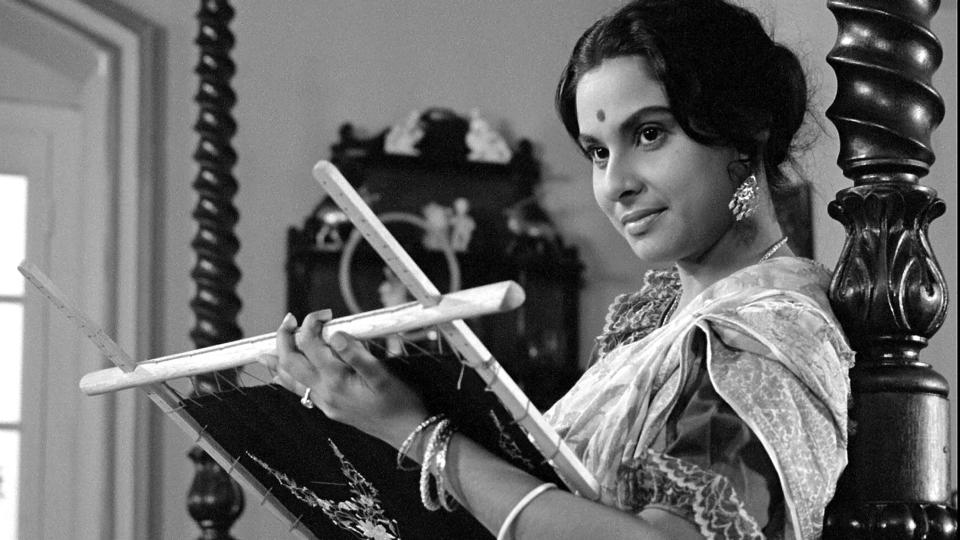 মানিকের 'চারুলতা'র দৃশ্যে চারু তথা মাধবী মুখোপাধ্যায় (ছবি সংগৃহীত) মানিকের 'চারুলতা'র দৃশ্যে চারু তথা মাধবী মুখোপাধ্যায় (ছবি সংগৃহীত)