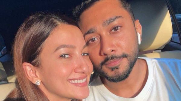 গওহর খান ও জায়েদ দরবার গওহর খান ও জায়েদ দরবার