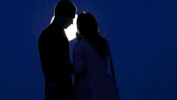 নেপালের এক অতিথিশালায় মহিলাদের সঙ্গে বিহারের ৩ বিচারককে ঘনিষ্ঠ অবস্থায় দেখা গিয়েছিল বলে অভিযোগ। (প্রতীকী ছবি) নেপালের এক অতিথিশালায় মহিলাদের সঙ্গে বিহারের ৩ বিচারককে ঘনিষ্ঠ অবস্থায় দেখা গিয়েছিল বলে অভিযোগ। (প্রতীকী ছবি)