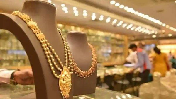 মঙ্গলবারের মতো বুধবারও ভারতের বাজারে সোনার দামে পতন দেখা দিল। মঙ্গলবারের মতো বুধবারও ভারতের বাজারে সোনার দামে পতন দেখা দিল।