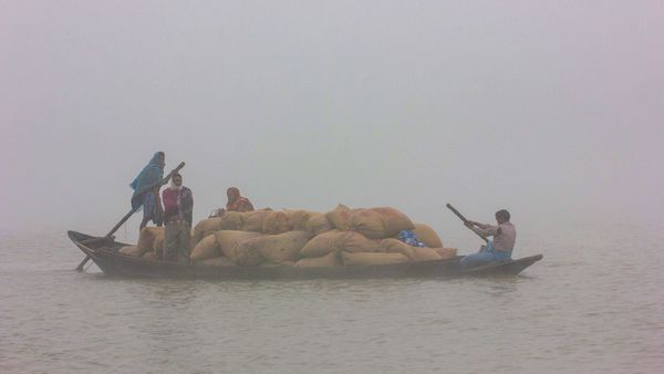 একধাক্কায় কলকাতায় তাপমাত্রা কমল ১ ডিগ্রি, বর্ষবরণেও পড়তে পারে জাঁকিয়ে শীত। (ছবি সৌজন্য পিটিআই) একধাক্কায় কলকাতায় তাপমাত্রা কমল ১ ডিগ্রি, বর্ষবরণেও পড়তে পারে জাঁকিয়ে শীত। (ছবি সৌজন্য পিটিআই)