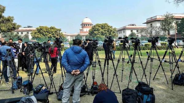 CBI-র জন্য ভিত্তিহীন আর্জি, হেমতাবাদের বিজেপি বিধায়ক মৃৃত্যুতে সুপ্রিম কোর্টে জানাল পশ্চিমবঙ্গ পুলিশ (ফাইল ছবি, সৌজন্য পিটিআই) CBI-র জন্য ভিত্তিহীন আর্জি, হেমতাবাদের বিজেপি বিধায়ক মৃৃত্যুতে সুপ্রিম কোর্টে জানাল পশ্চিমবঙ্গ পুলিশ (ফাইল ছবি, সৌজন্য পিটিআই)