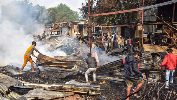 মহারাষ্ট্রের হাসপাতালে আগুন, মৃত্যু ১০ সদ্যোজাত শিশুর। (ছবিটি প্রতীকী, সৌজন্য পিটিআই) মহারাষ্ট্রের হাসপাতালে আগুন, মৃত্যু ১০ সদ্যোজাত শিশুর। (ছবিটি প্রতীকী, সৌজন্য পিটিআই)