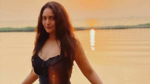 সোনাক্ষী সিনহা। সোনাক্ষী সিনহা।