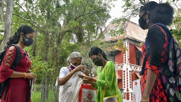 শেষের পথে কলেজ-বিশ্ববিদ্যালয়ের ভরতি,ক্রেডিট স্কিমের সুবিধা পাননি বেশিরভাগ পড়ুয়া। (ছবিটি প্রতীকী, সৌজন্য পিটিআই) শেষের পথে কলেজ-বিশ্ববিদ্যালয়ের ভরতি,ক্রেডিট স্কিমের সুবিধা পাননি বেশিরভাগ পড়ুয়া। (ছবিটি প্রতীকী, সৌজন্য পিটিআই)