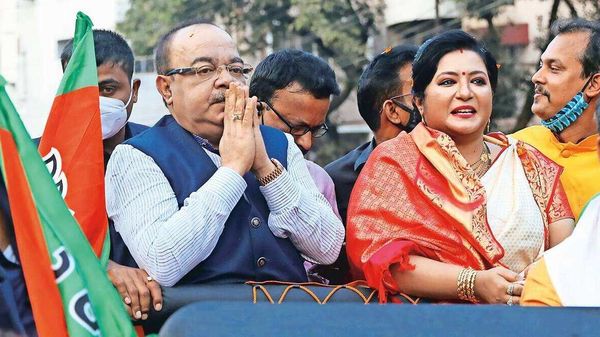 সোমবার বিজেপির মিছিলে শোভন চট্টোপাধ্যায়। সোমবার বিজেপির মিছিলে শোভন চট্টোপাধ্যায়।