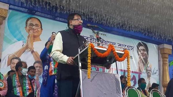 দিনহাটার তৃণমূল বিধায়ক উদয়ন গুহ। ছবি সৌজন্য : ফেসবুক দিনহাটার তৃণমূল বিধায়ক উদয়ন গুহ। ছবি সৌজন্য : ফেসবুক