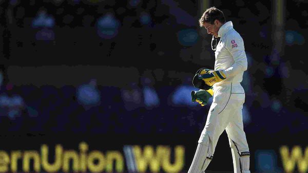 বিধ্বস্ত টিম পেইন। (ছবি সৌজন্য, টুইটার @cricketcomau) বিধ্বস্ত টিম পেইন। (ছবি সৌজন্য, টুইটার @cricketcomau)
