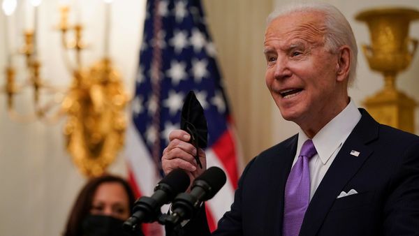 Washington : President Joe Biden hols a face mask as he speaks about the coronavirus in the State Dinning Room of the White House, Thursday, Jan. 21, 2021, in Washington. AP/PTI(AP01_22_2021_000011A) (AP) Washington : President Joe Biden hols a face mask as he speaks about the coronavirus in the State Dinning Room of the White House, Thursday, Jan. 21, 2021, in Washington. AP/PTI(AP01_22_2021_000011A) (AP)