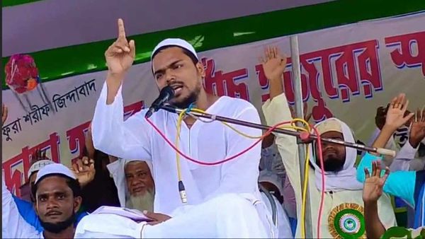 ভাঙড়ের জনসভায় ফুরফুরা শরীফের পীরজাদা আব্বাস সিদ্দিকি। ছবি : সংগৃহীত ভাঙড়ের জনসভায় ফুরফুরা শরীফের পীরজাদা আব্বাস সিদ্দিকি। ছবি : সংগৃহীত