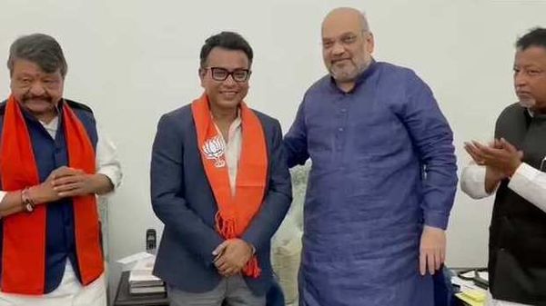 শনিবার বিজেপিতে যোগদান করেন রুদ্রনীল। শনিবার বিজেপিতে যোগদান করেন রুদ্রনীল।