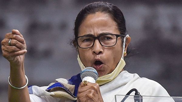 মমতা বন্দ্যোপাধ্য়ায় (PTI) মমতা বন্দ্যোপাধ্য়ায় (PTI)