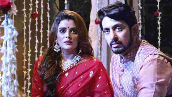 ছবির দৃশ্যে মৈনাক এবং রূপসা (নিজস্ব চিত্র) ছবির দৃশ্যে মৈনাক এবং রূপসা (নিজস্ব চিত্র)