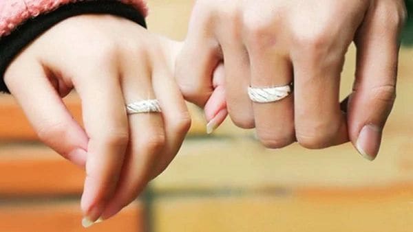 জাপানে ষোড়শ শতাব্দীর কাছাকাছি এই প্রথার চল শুরু হলেও আমেরিকায় ১৮৬০ সাল পর্যন্ত এর প্রচলন ছিল। জাপানে ষোড়শ শতাব্দীর কাছাকাছি এই প্রথার চল শুরু হলেও আমেরিকায় ১৮৬০ সাল পর্যন্ত এর প্রচলন ছিল।