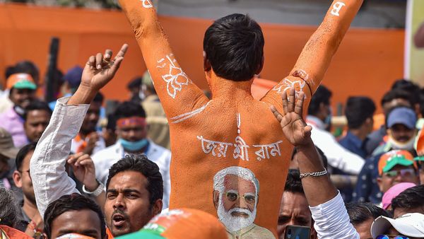 হুগলিতে বিজেপি সমর্থকরা (PTI) হুগলিতে বিজেপি সমর্থকরা (PTI)