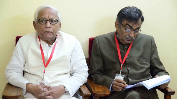 বুদ্ধদেব ভট্টাচার্য। (ফাইল ছবি, সৌজন্য ফেসবুক) বুদ্ধদেব ভট্টাচার্য। (ফাইল ছবি, সৌজন্য ফেসবুক)
