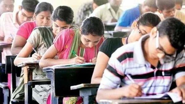 মধ্যপ্রদেশে প্রফেশনাল এক্সামিনেশন বোর্ডের পরীক্ষা। ফাইল ছবি। মধ্যপ্রদেশে প্রফেশনাল এক্সামিনেশন বোর্ডের পরীক্ষা। ফাইল ছবি।