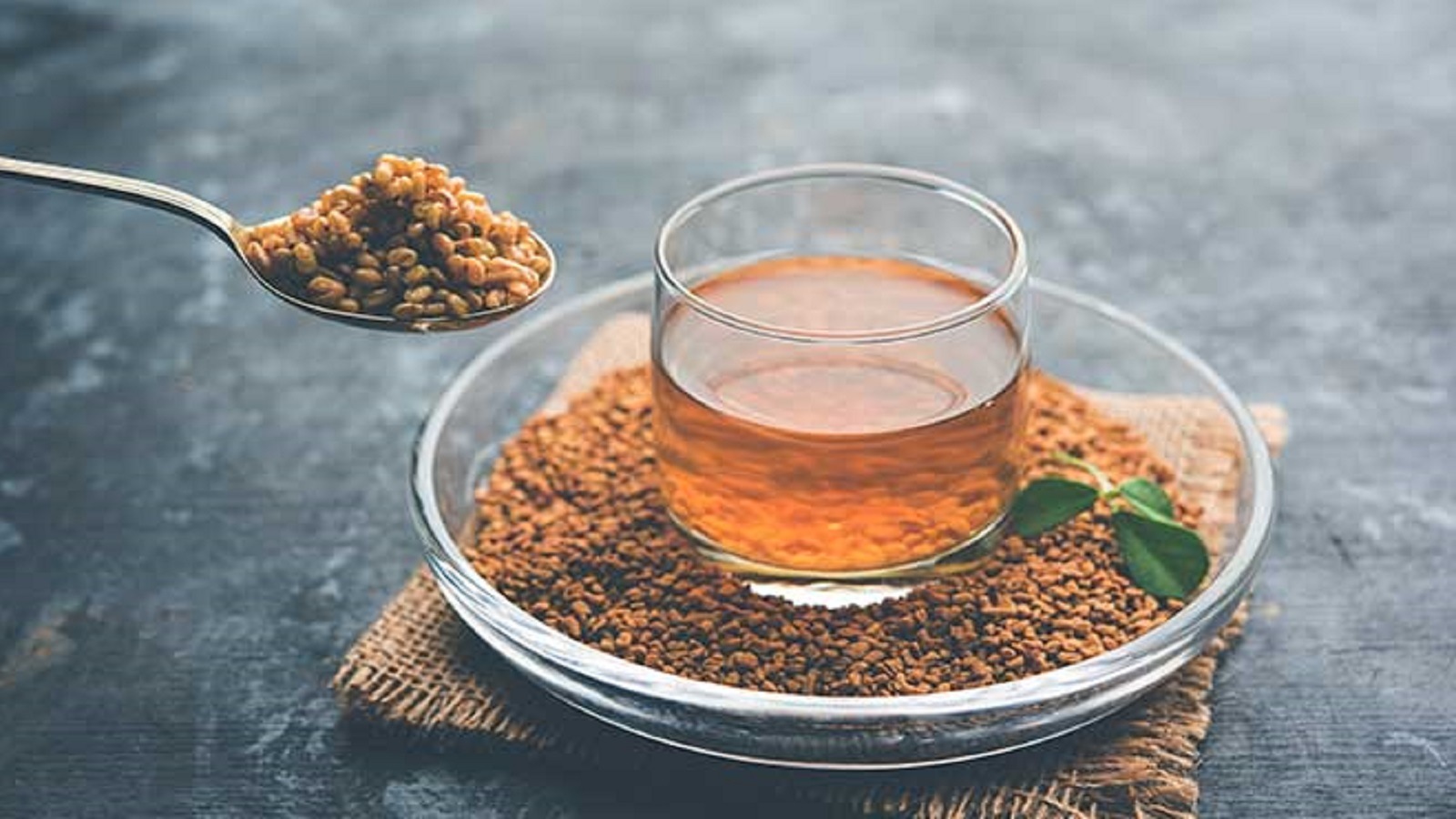 ওজন নিয়ন্ত্রণের পাশাপাশি অনিদ্রার শিকার হলে মেথির জল পান করুন।