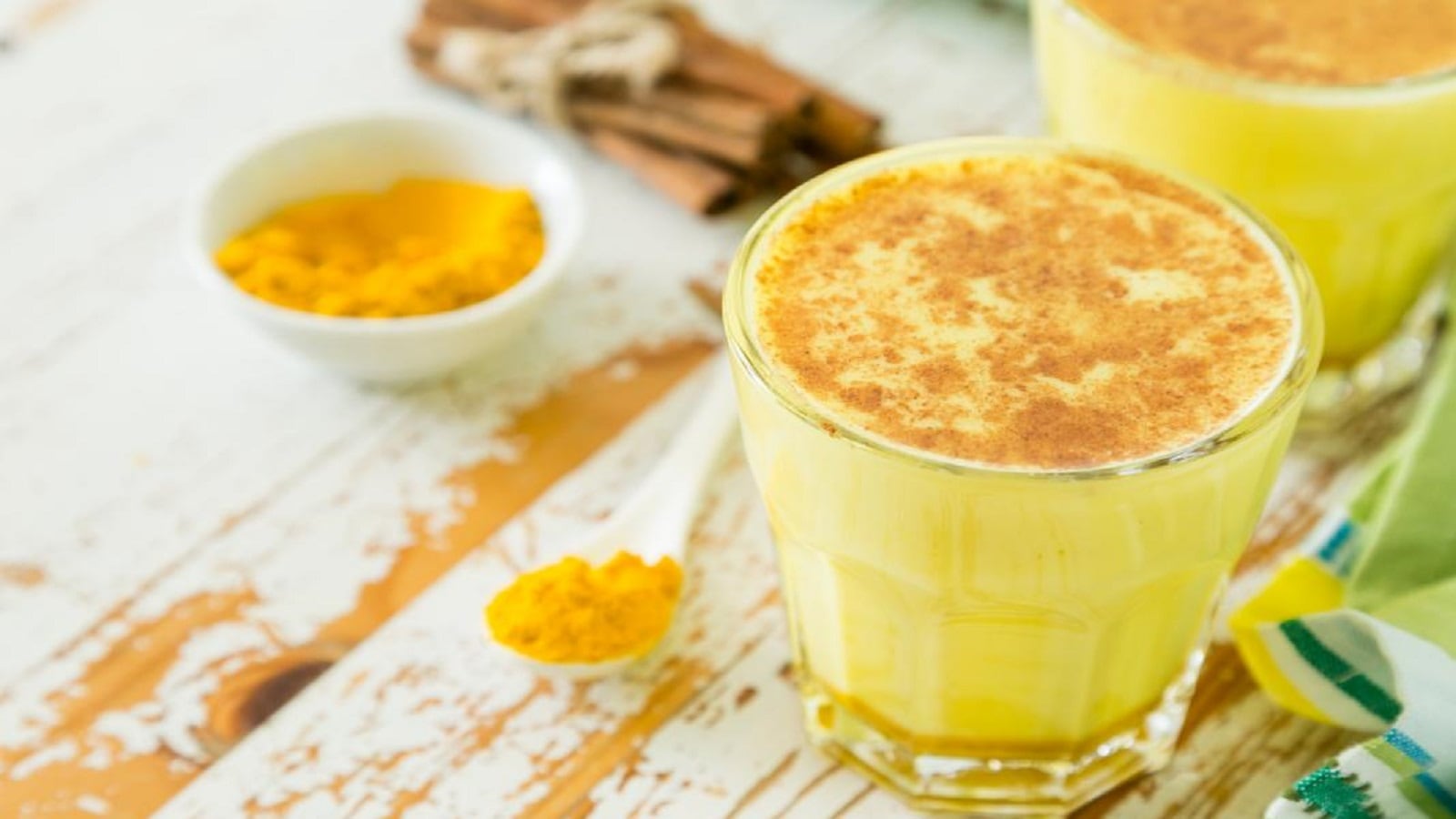 মেটাবলিজম বাড়াতে ও হজম প্রক্রিয়া উন্নত করে ওজন নিয়ন্ত্রণে রাখতে সাহায্য করে।