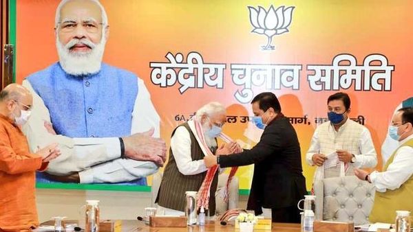 মোদীর সঙ্গে সর্বানন্দ সোনোওয়াল মোদীর সঙ্গে সর্বানন্দ সোনোওয়াল
