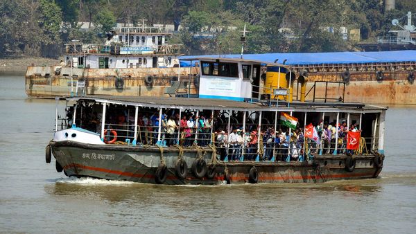 ১০ লাখের বেশি জনসংখ্যা-বিশিষ্ট শহরে মোট ৪৯ টি শহর আছে। কিন্তু তালিকায় নেই কলকাতা। আছে বাকি তিন মহানগরী - দিল্লি, মুম্বই এবং দিল্লি কিন্তু কেন কলকাতা নেই, সে বিষয়ে কোনও জানানো হয়নি। (ছবিটি প্রতীকী, সৌজন্য পিটিআই) ১০ লাখের বেশি জনসংখ্যা-বিশিষ্ট শহরে মোট ৪৯ টি শহর আছে। কিন্তু তালিকায় নেই কলকাতা। আছে বাকি তিন মহানগরী - দিল্লি, মুম্বই এবং দিল্লি কিন্তু কেন কলকাতা নেই, সে বিষয়ে কোনও জানানো হয়নি। (ছবিটি প্রতীকী, সৌজন্য পিটিআই)