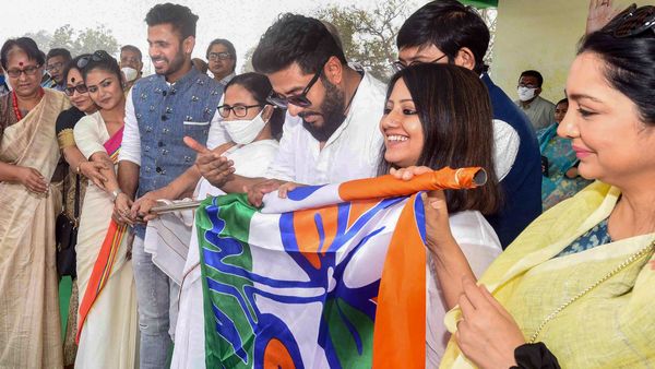 Hooghly: West Bengal Chief Minister Mamata Banerjee holds TMC's flag with party leaders during a public meeting, at Sahaganj in Hooghly district, Wednesday, Feb. 24, 2021. (PTI Photo)(PTI02_24_2021_000105B) (PTI) Hooghly: West Bengal Chief Minister Mamata Banerjee holds TMC's flag with party leaders during a public meeting, at Sahaganj in Hooghly district, Wednesday, Feb. 24, 2021. (PTI Photo)(PTI02_24_2021_000105B) (PTI)