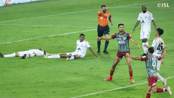 মনবীরের গোলের পর মোহনবাগানের উচ্ছ্বাস। ছবি- আইএসএল। মনবীরের গোলের পর মোহনবাগানের উচ্ছ্বাস। ছবি- আইএসএল।
