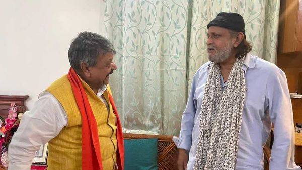 গত রবিবার কৈলাস বিজয়বর্গীয় ও মিঠুন চক্রবর্তী। গত রবিবার কৈলাস বিজয়বর্গীয় ও মিঠুন চক্রবর্তী।