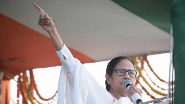 মমতা বন্দ্যোপাধ্যায়। (ছবি সৌজন্য, টুইটার @BanglarGorboMB) মমতা বন্দ্যোপাধ্যায়। (ছবি সৌজন্য, টুইটার @BanglarGorboMB)