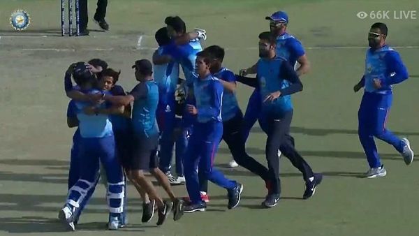 চ্যাম্পিয়ন হওয়ার পর মুম্বইয়ের উচ্ছ্বাস। ছবি- টুইটার। চ্যাম্পিয়ন হওয়ার পর মুম্বইয়ের উচ্ছ্বাস। ছবি- টুইটার।