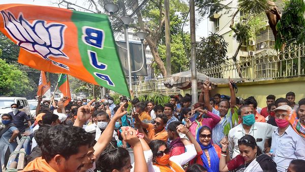 তৃণমূল কংগ্রেস কাউন্সিলরের মেয়ের মাথায় কোপ, অভিযুক্ত BJP, রণক্ষেত্র নরেন্দ্রপুর। (ছবিটি প্রতীকী, সৌজন্য পিটিআই) তৃণমূল কংগ্রেস কাউন্সিলরের মেয়ের মাথায় কোপ, অভিযুক্ত BJP, রণক্ষেত্র নরেন্দ্রপুর। (ছবিটি প্রতীকী, সৌজন্য পিটিআই)