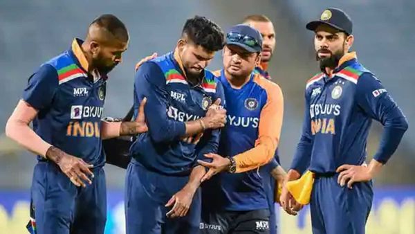 চোট পাওয়ার পর শ্রেয়স আইয়ার। ছবি- টুইটার। চোট পাওয়ার পর শ্রেয়স আইয়ার। ছবি- টুইটার।