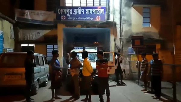 ভোটের আগের রাতে কেশপুরে তৃণমূল কর্মীকে কুপিয়ে খুন, অভিযুক্ত বিজেপি। (ছবি সৌজন্য হিন্দুস্তান টাইমস) ভোটের আগের রাতে কেশপুরে তৃণমূল কর্মীকে কুপিয়ে খুন, অভিযুক্ত বিজেপি। (ছবি সৌজন্য হিন্দুস্তান টাইমস)